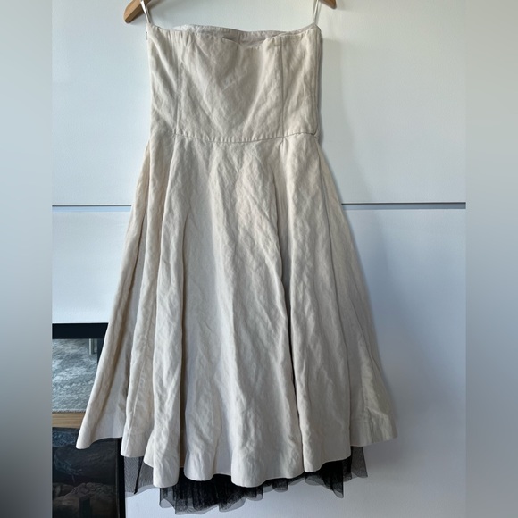 Banana Republic Strapless Crinkled Velvet dress with tulle underskirt, size 4 - Picture 2 of 16
